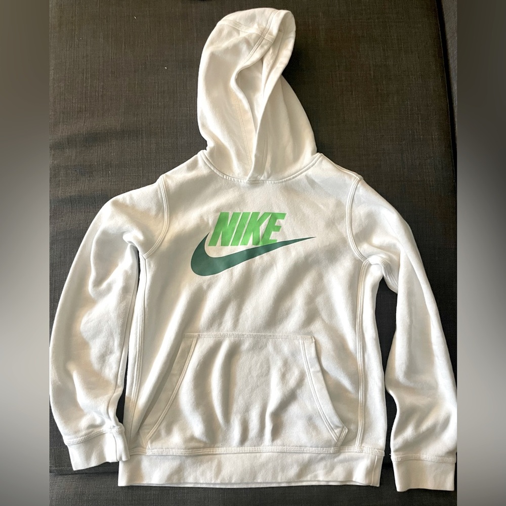White Nike Hoodie Boys L 10-12 GUC-only worn a few times.